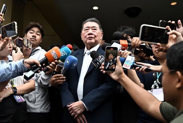 泰柬交火了！泰方刚找过中国，柬埔寨1700万人正为洪森的嚣张买单