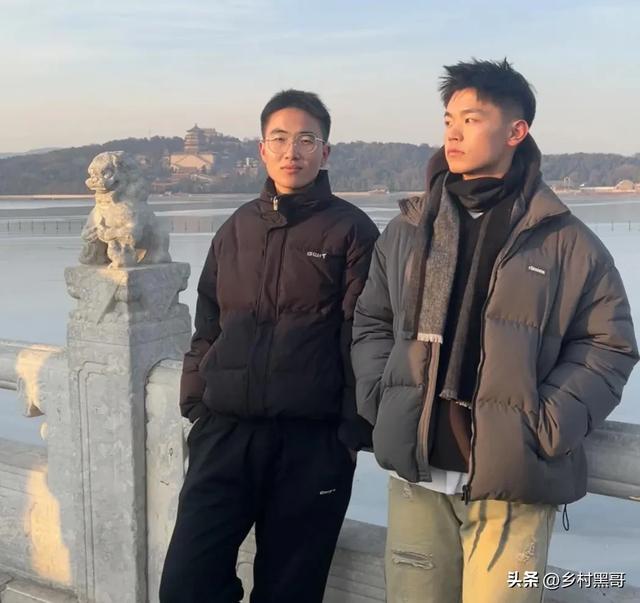 父亲收留小乞丐十天，二十年后我在北京与他再相遇，我俩都哭了