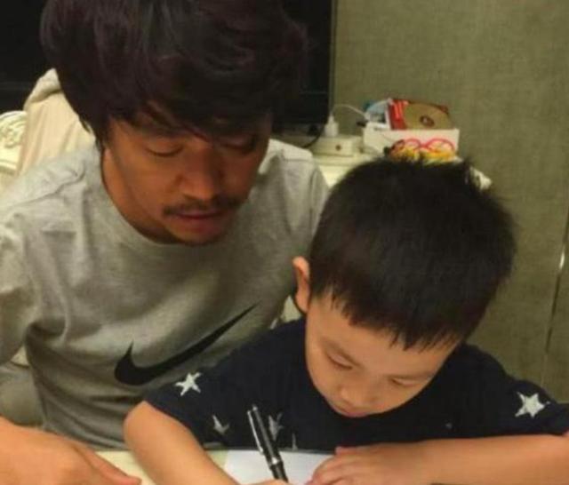 王宝强也没想到，和马蓉离婚9年后，一双儿女成为他的“救赎”！