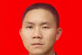 01年成都列车抢劫案，他勇斗76名劫匪后离开，六年后才在部队找到图片