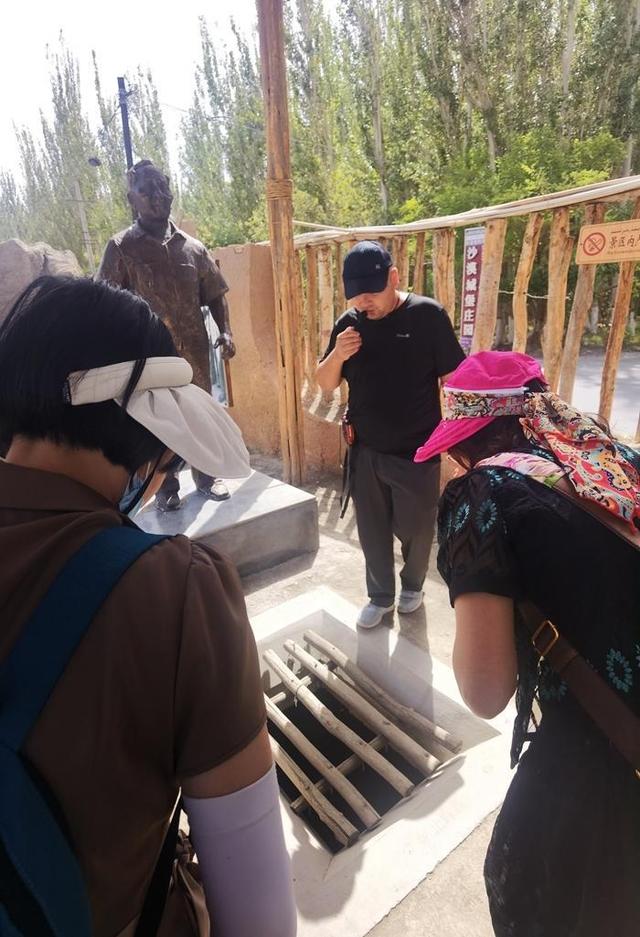 游新疆吐鲁番的坎儿井和葡萄沟