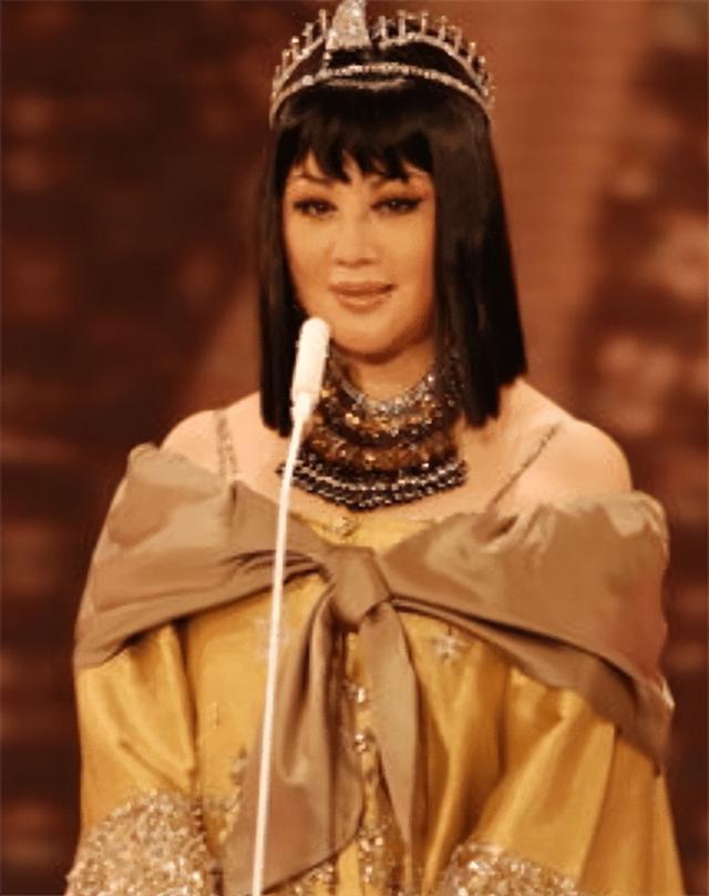 她是中国第一美妇，坐牢、离婚、拍三级片，还因太美被克林顿接见