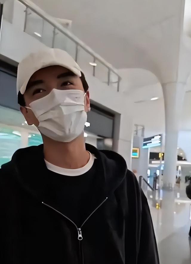 离婚9个月后，38岁陈晓再次官宣喜讯，活成陈妍希高攀不起的存在