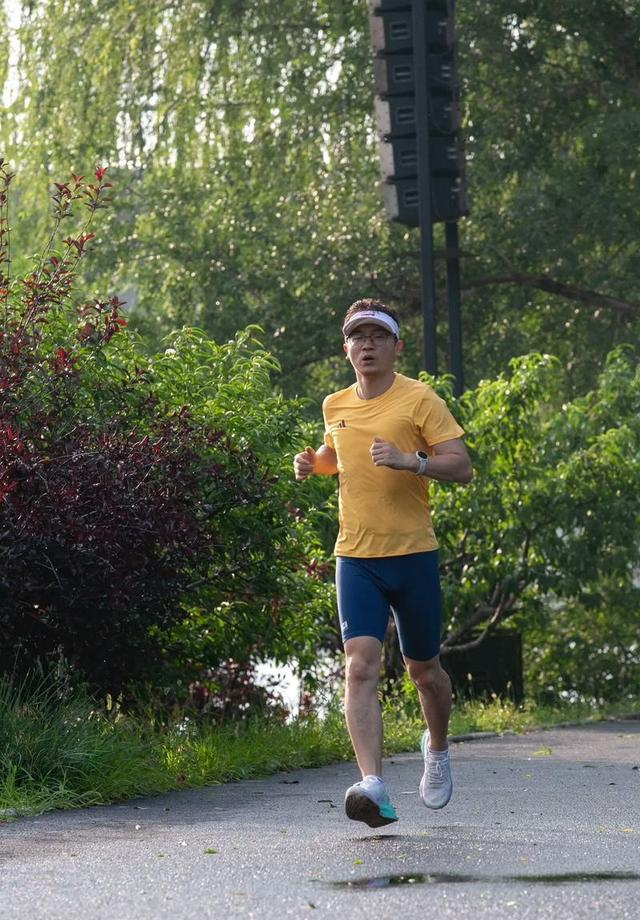 当中年男人开始频繁跑步，不是健身，是这5个“无声告白”！