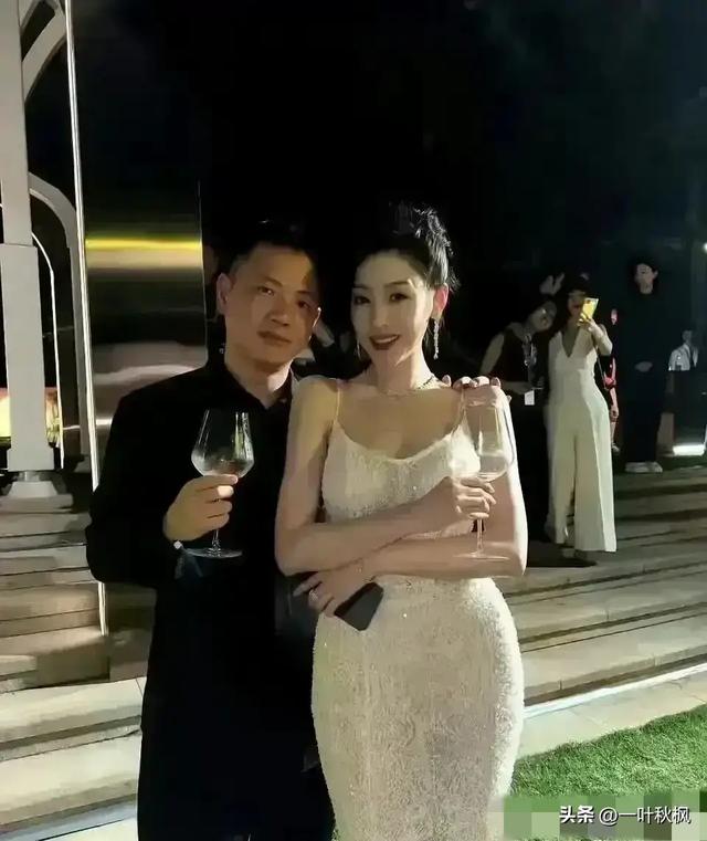 张天爱的胯，那才是货真价实的胯	，难怪腰臀比会那么完美	。