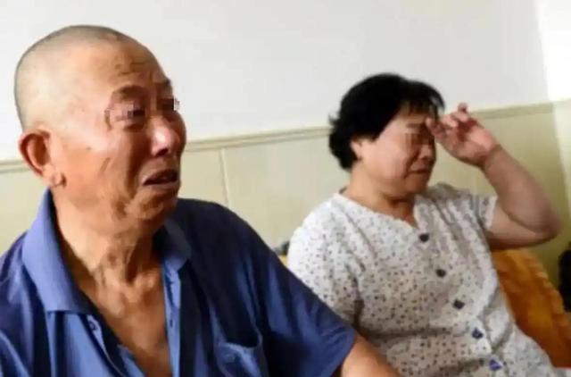 搭伙老伴又帅又体贴，没有退休金我忍了，可新婚那晚我却慌了
