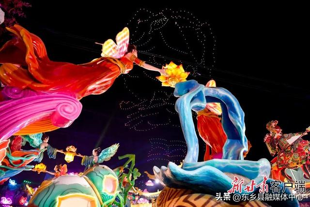 “花开临夏”不夜城盛大开园