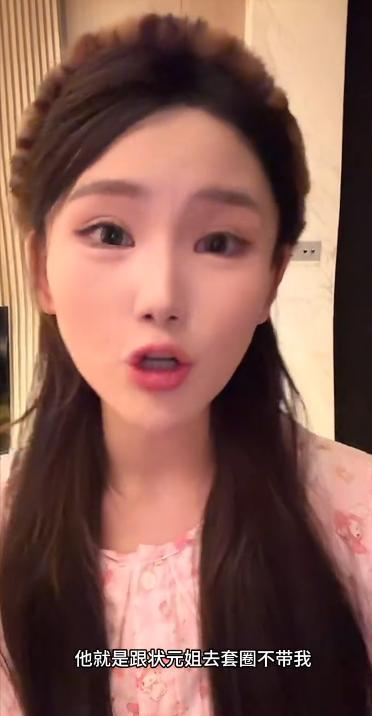 宋晓峰女儿被曝在三亚点男模！吃干抹净不付钱，老父亲的脸丢尽了