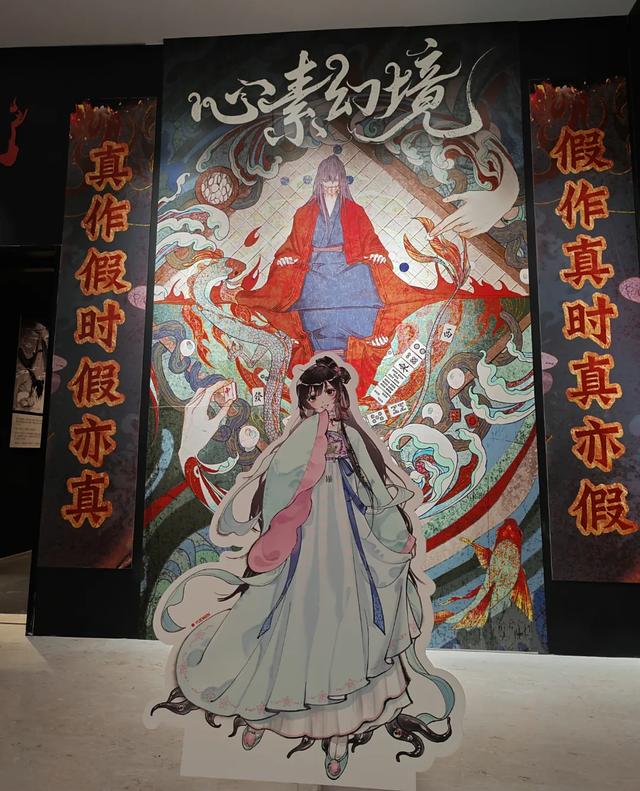 淘书逛展、夜游夜市、盖章打卡……上海书展的快乐，弥漫在整座城市→