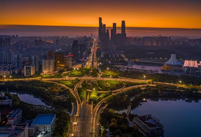 南宁和昆明，虽然都是南方省会城市，实话实说，差别的确挺大