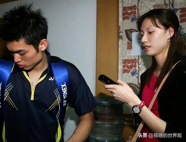42岁林丹和44岁谢杏芳罕见同框，精神状态天差地别，活像两代人