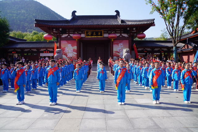 千人快闪，用歌声祝福祖国