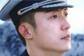 因担忧留给他的兵种不多了，而被央视点名置顶的黄景瑜图片