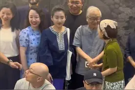 央视前主持人王小丫，身患重病，病床上说了一段话让人潸然泪下图片