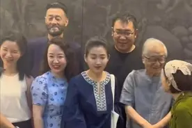 央视前主持人王小丫，身患重病，病床上说了一段话让人潸然泪下图片