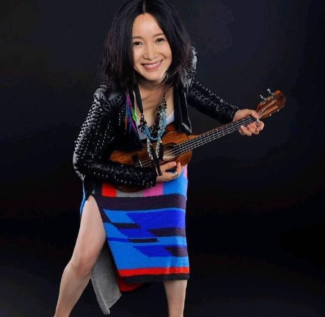 连上5次春晚，私下却和恩师同居怀孕被骗流产，今57岁依然单身！