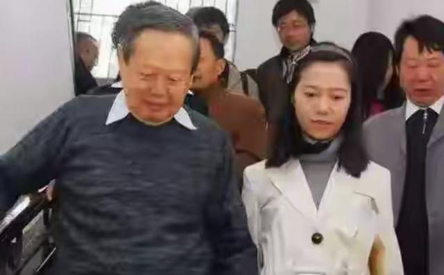 杨振宁妻子翁帆曾自白：为了丈夫的身体，我16年来都是早睡早起