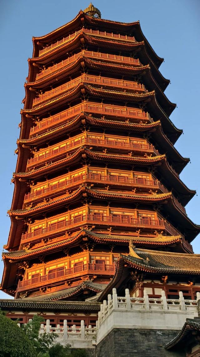 永定塔九层上新啦！观光望远镜带你 “一键拉近” 山河盛景，解锁北京全景视角～