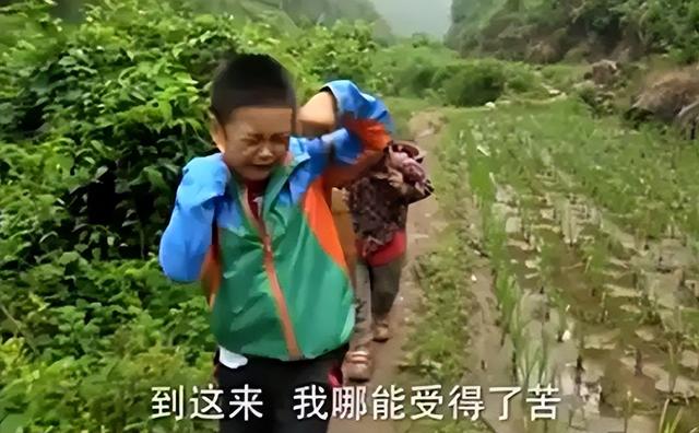 王艳晒19岁儿子近照，球球已经比妈妈高出半个头，长得像妈颜值高