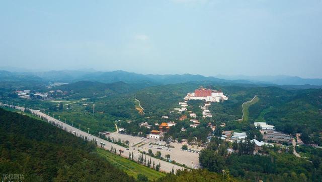 王俊凯绝对没想到：他和夫人竟然在河北承德避暑山庄“大开眼界”