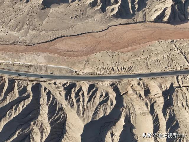 这里是中国最孤独的城市，人迹罕至无人区包围，却美得像个意外