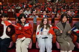 行程开始，法国外长抵京，下飞机的第一句话不简单，王毅态度坚决图片