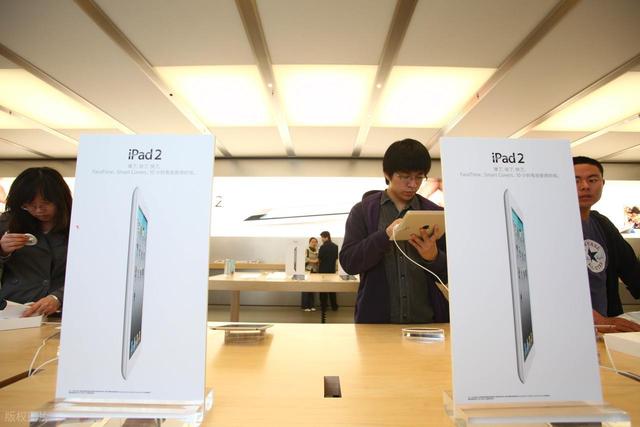 液态玻璃与油污困扰：iPhone 17保护壳到底值不值得买？
