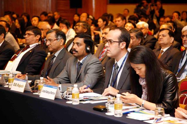 美国科技巨头裁员上万人，AI是挡箭牌，调查显示六成企业未见收益