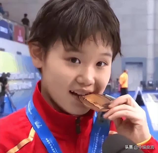 正式退出？21岁张家齐发声，眼泛泪花，未来或有三条路，年薪可观