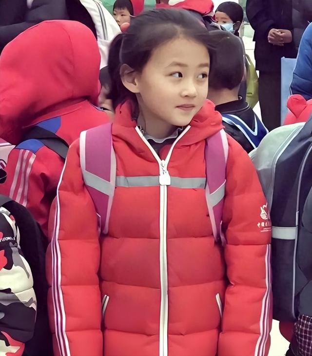 没钱还硬装？宁夏一笑成名拒绝百万签约的小女孩，现在成了这样
