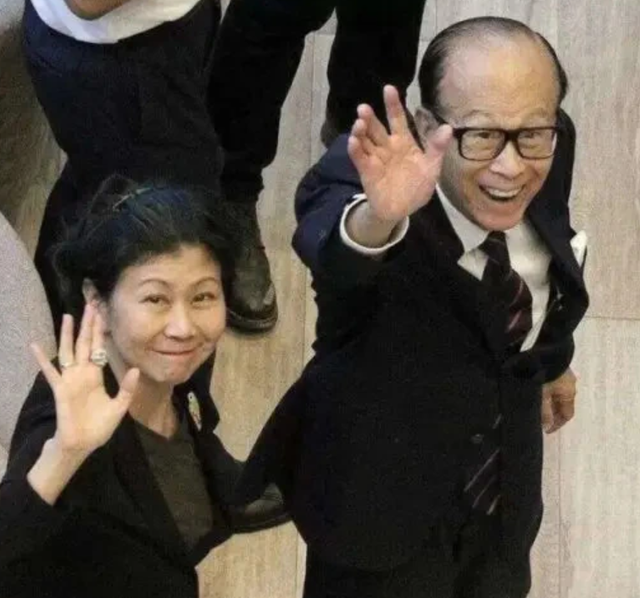 港口事件迎新转机，外交部再表态，看了李泽钜的事情我们想复杂了