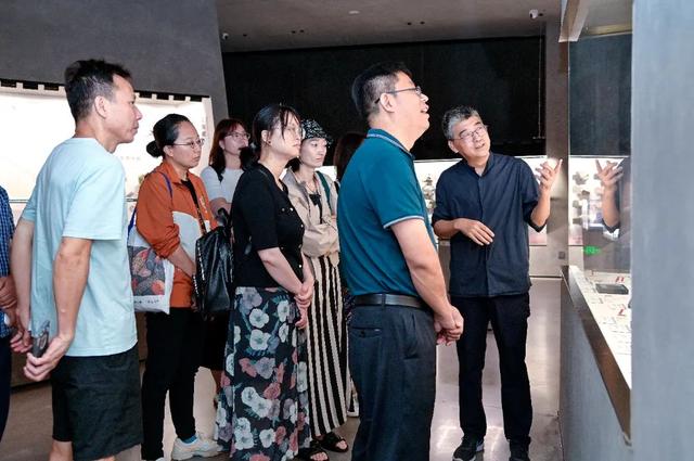 国家自然博物馆党委书记、常务副馆长万士林莅临英良集团参观指导