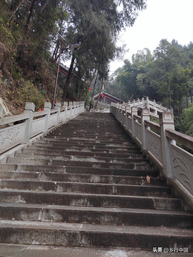 南部县禹迹山：巴蜀第一立佛在此，一山藏千年佛韵与传奇