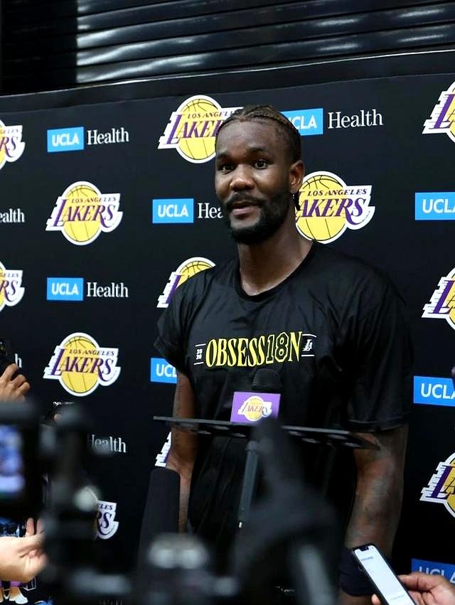 湖人首发中锋？艾顿在社媒晒出多张定妆照：在NBA的第八年🎱