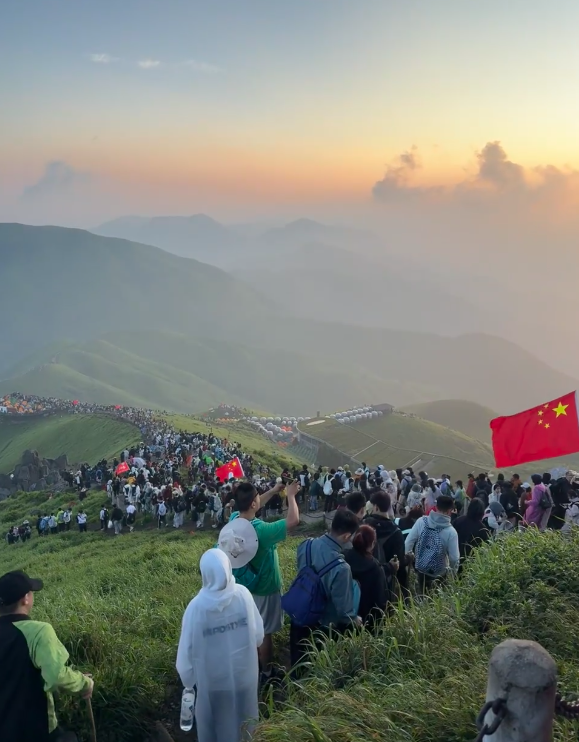 禁不住，这都第几个热搜了