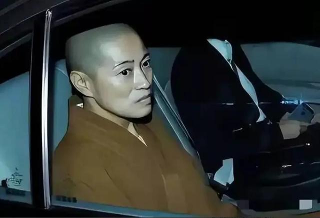 风流尼姑释智定：白天念经晚上夜店，东窗事发时，屋里还藏着假发