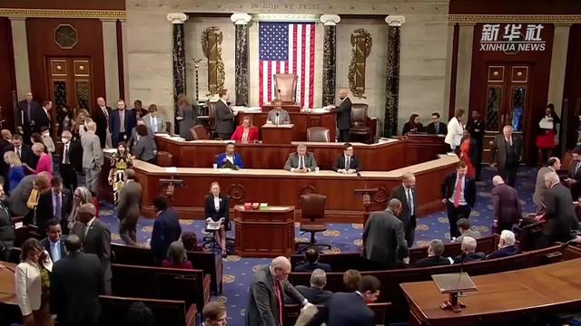 特朗普终于迈出这一步，F18“破门而入”，委内瑞拉还能撑多久？