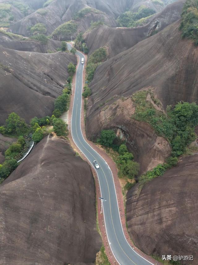 郴州的“坦”，丹霞洞穴中的独特景观，刷新你的认知！