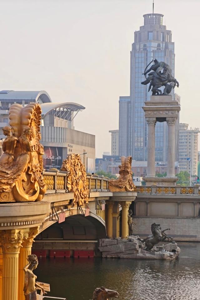 我是上海人，陪成都友游天津大光明桥，夜景比白天惊艳