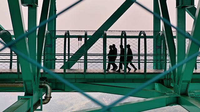 地球裂缝上的奇迹：花江峡谷大桥，横竖都是第一的工程传奇