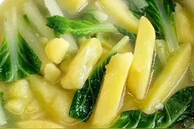 奶奶做的小白菜土豆汤，我可以吃一辈子！图片