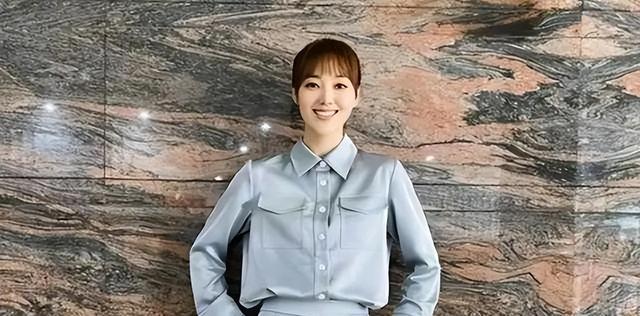 私生活混乱？遭央视“开除”？被传与小尼结婚的她，现状究竟如何