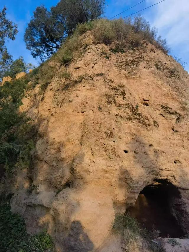 邺城苍苍白露微，世事翻覆黄云飞：邺城访古