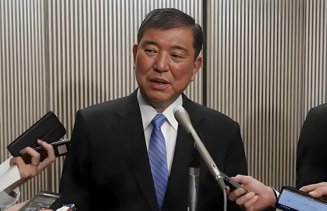 看不成阅兵了？中美谈判前夜，特朗普4字定义两国现状，中方回应