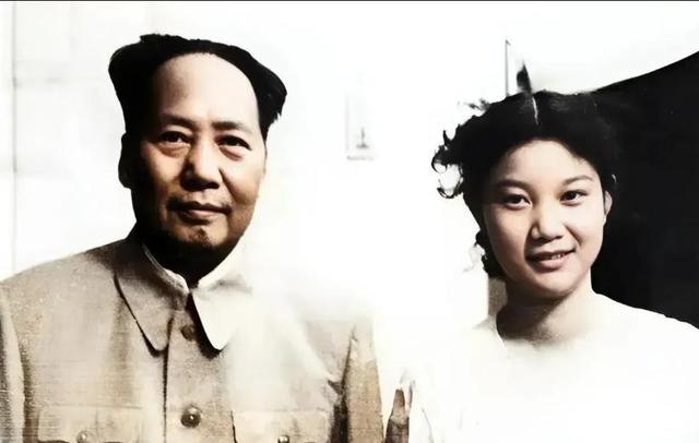 刘思齐有多美？1949年的一张留影，那年她19岁气质非凡！