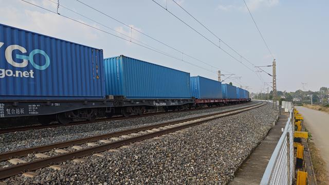 守着一段铁轨，等一列火车：梅家沟、谭家坝的慢时光与远方