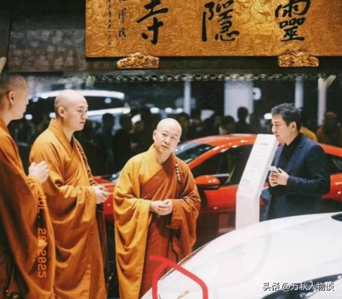 灵隐寺被骂上热搜，知情人爆料：一群和尚围着长条桌，上面堆满钱