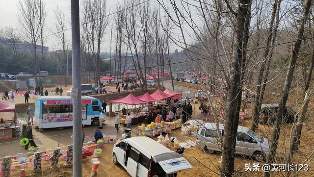 李园温泉最近火了,还真有点神奇,水温在30度左右