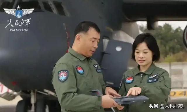 阅兵女机长身份曝光!私生活被扒牺牲太大，老公不简单，央视点名