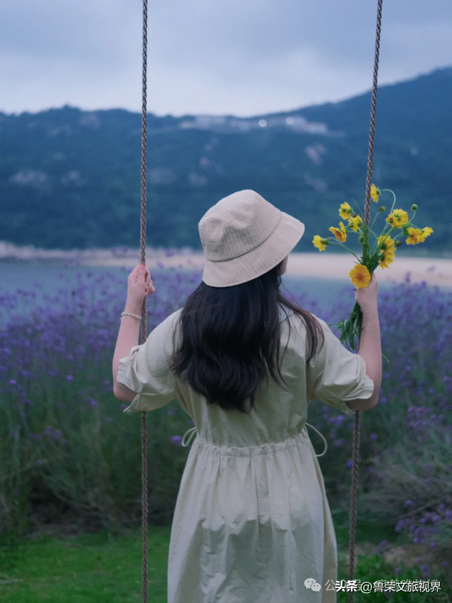 人少景美的宝藏小县城：藏着绝美海岛，一半草原一半海